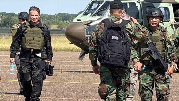 el viceministro Ernesto Justiniano participó en el sobrevuelo