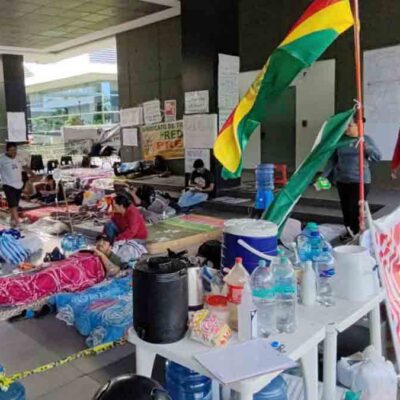 trabajadores en salud acatan paro de 96 horas en Santa Cruz