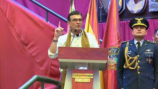 el presidente Rodrigo Paz en un acto en Oruro