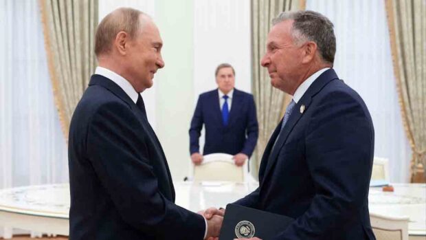Putin junto al enviado de Trump