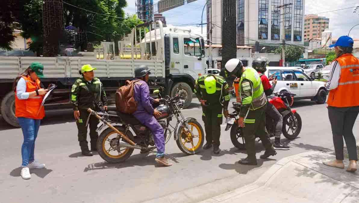 Personal de Tránsito, junto a Univida, realiza controles