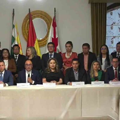 conferencia de prensa conjunta del TSE en Sucre