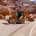 maquinaria de la ABC realiza limpieza de la carretera Cochabamba-Oruro