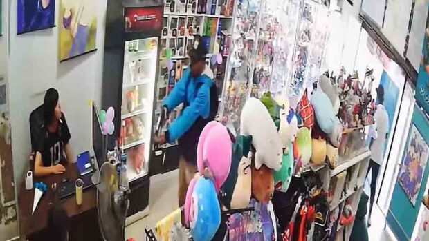 atraco a tienda de anime en Santa Cruz