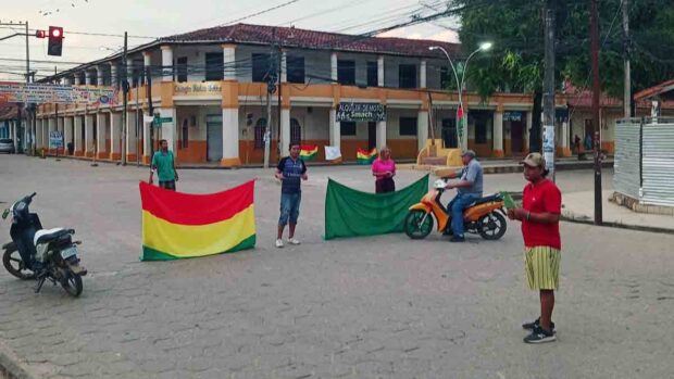 ciudadanos bloquean calles en Trinidad