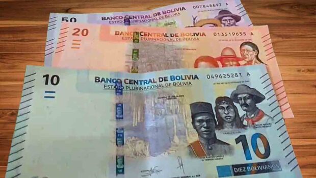 billetes de 10, 20 y 50 bolivianos