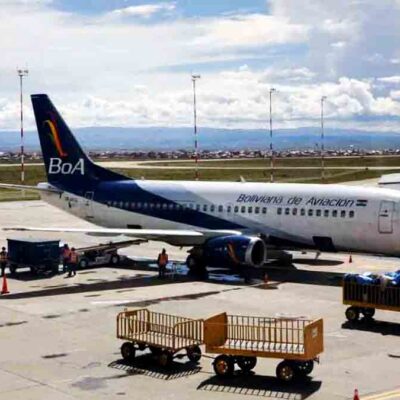 un avión de BoA en el aeropuerto de El Alto