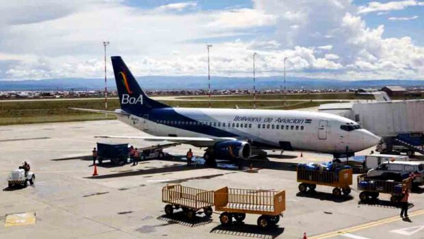 un avión de BoA en el aeropuerto de El Alto