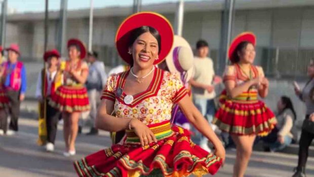 bolivianos celebran el carnaval en España