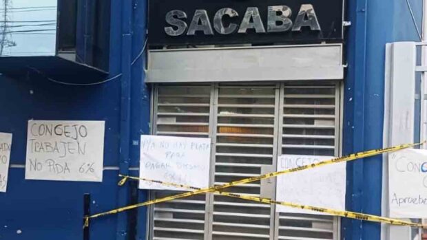 constructores exigen pago a la alcaldía de Sacaba