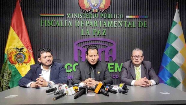 autoridades de la Fiscalía de La Paz en conferencia de prensa