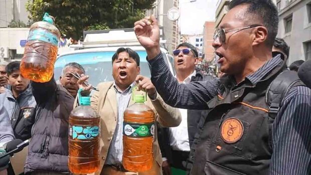 choferes protestan por gasolina desestabilizada en La Paz