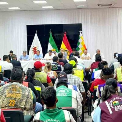 reunión entre autoridades del sector hidrocarburos con representantes de mototaxistas