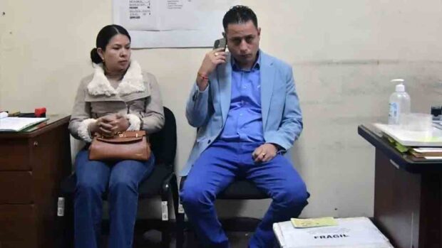 el vicepresidente Edmand Lara junto a su esposa