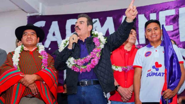 Manfred Reyes Villa en un acto preselitista