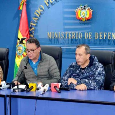 conferencia de prensa del ministro de Defensa