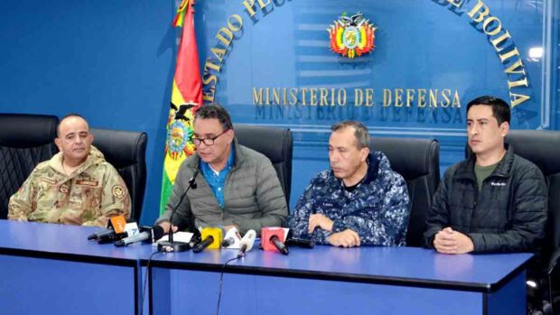 conferencia de prensa del ministro de Defensa