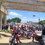 mototaxistas bloquean en Santa Cruz
