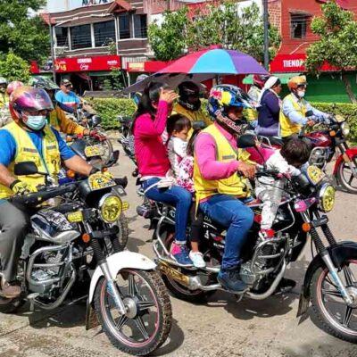 caravana de mototaxistas cruceños