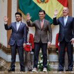 el presidente Rodrigo Paz junto al embajador de Perú y el canciller Aramayo