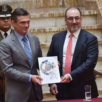El presidente de Bolivia, Rodrigo Paz, y el presidente ejecutivo de CAF, Sergio Díaz-Granados