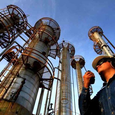 una de las refinería de YPFB
