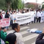 trabajadores en salud protestan en Santa Cruz