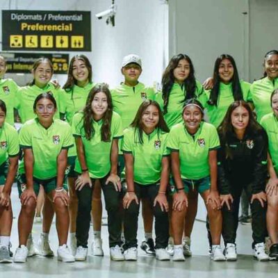 Selleción femenina boliviana de fútbol se enfrentará a Perú