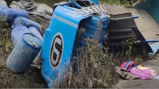 hallan combustible en un camión volcado en El Sillar