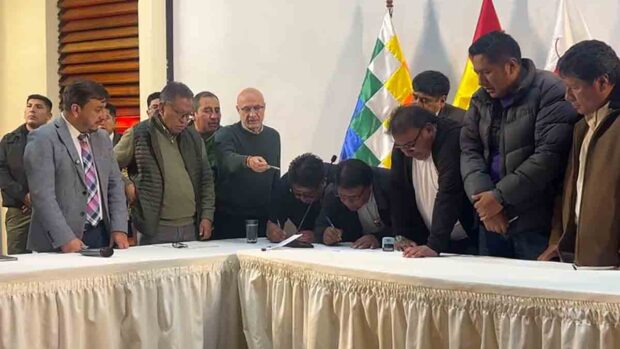 firma del acuerdo entre Gobierno y transportistas