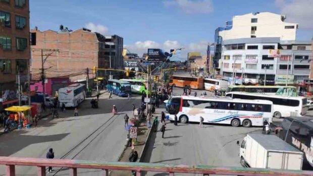 bloqueo de choferes en El Alto