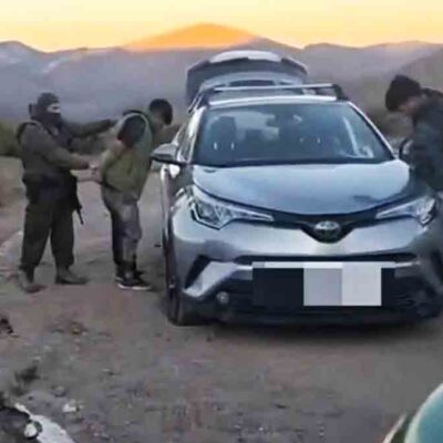 Bolivianos en custodia en frontera con Chile