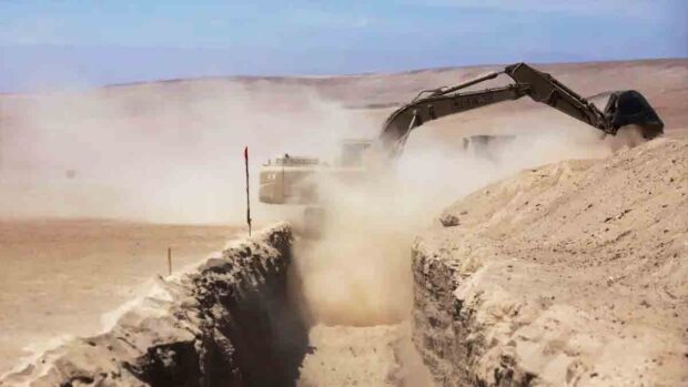 una de las zanjas que cava Chile en la frontera con Bolivia