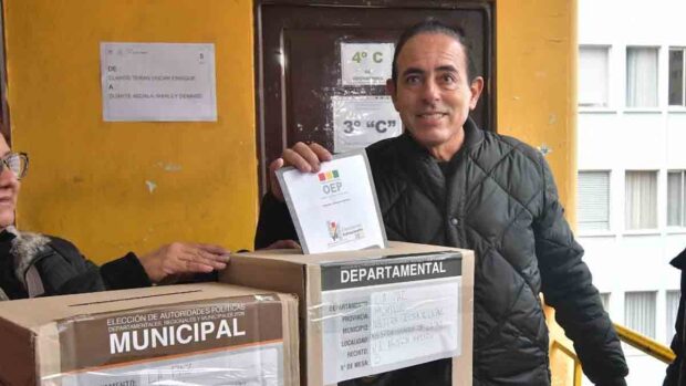el candidato Cesar Dockweiler