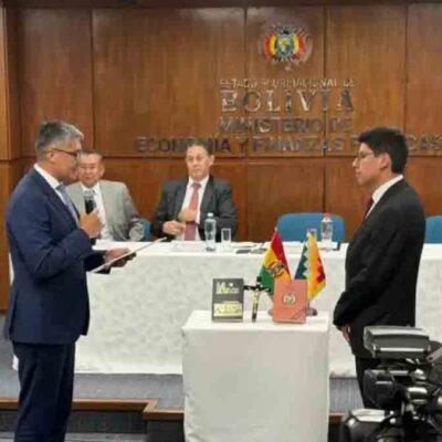 el ministro Espinoza posesiona al nuevo viceministro de Pensiones