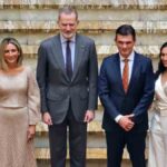 Felipe VI en Palacio Quemado junto al presidente Rodrigo Paz y su familia