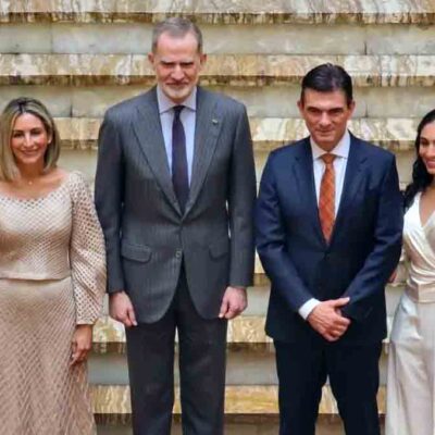 Felipe VI en Palacio Quemado junto al presidente Rodrigo Paz y su familia