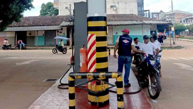 venta de gasolina en un surtido de Cobija