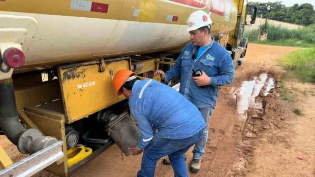 funcionario de ANH precintan cisterna con gasolina fuera de norma