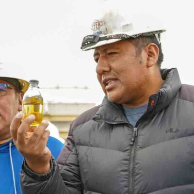 choferes verifican calidad de la gasolina en Senkata