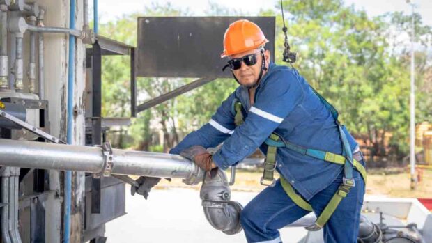 despacho de gasolina en la planta de YPFB