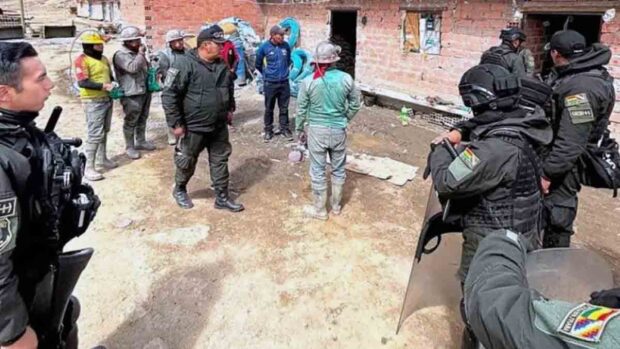 policías indagan sobre el rodo de minerales