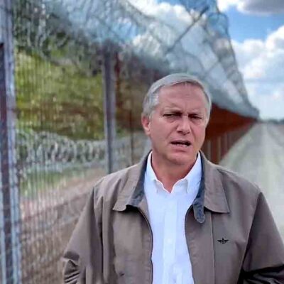 José Antonio Kast visita la frontera de Hungría con Serbia