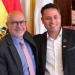 el ministro Lupo junto al vicepresidente Lara