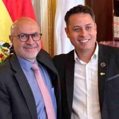 el ministro Lupo junto al vicepresidente Lara