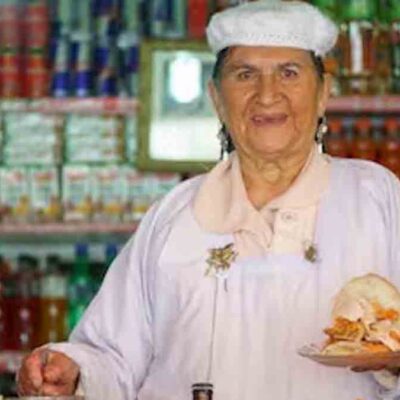 Reconocen a vendedoras de Las Cholas en La Paz