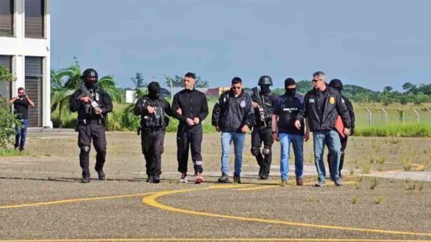 Marset es escoltado por policías bolivianos y agentes de la DEA