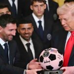 Lionel Messi entrega un obsequio a Donald Trump