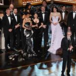 los actores y actrices de la película “One Battler After Another” celebran la obtención del Óscar