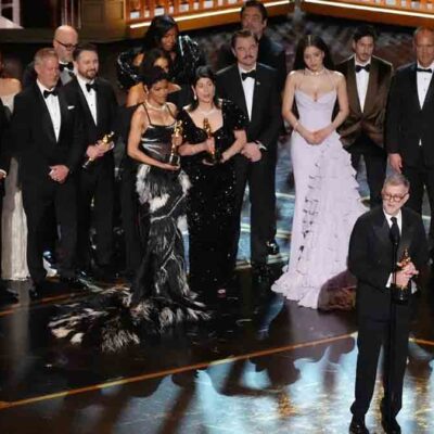los actores y actrices de la película “One Battler After Another” celebran la obtención del Óscar